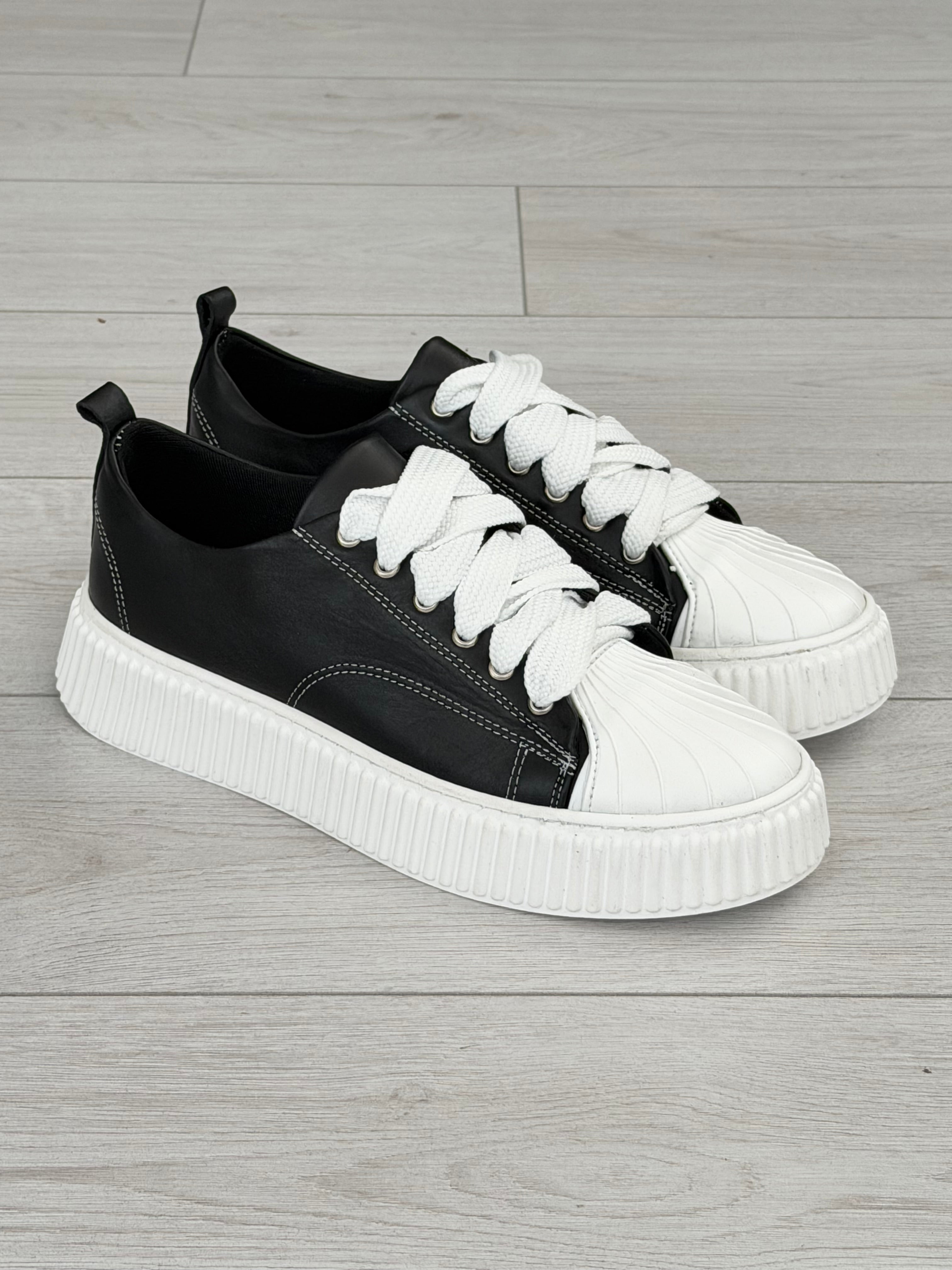 UNDERGROUND SNEAKERS