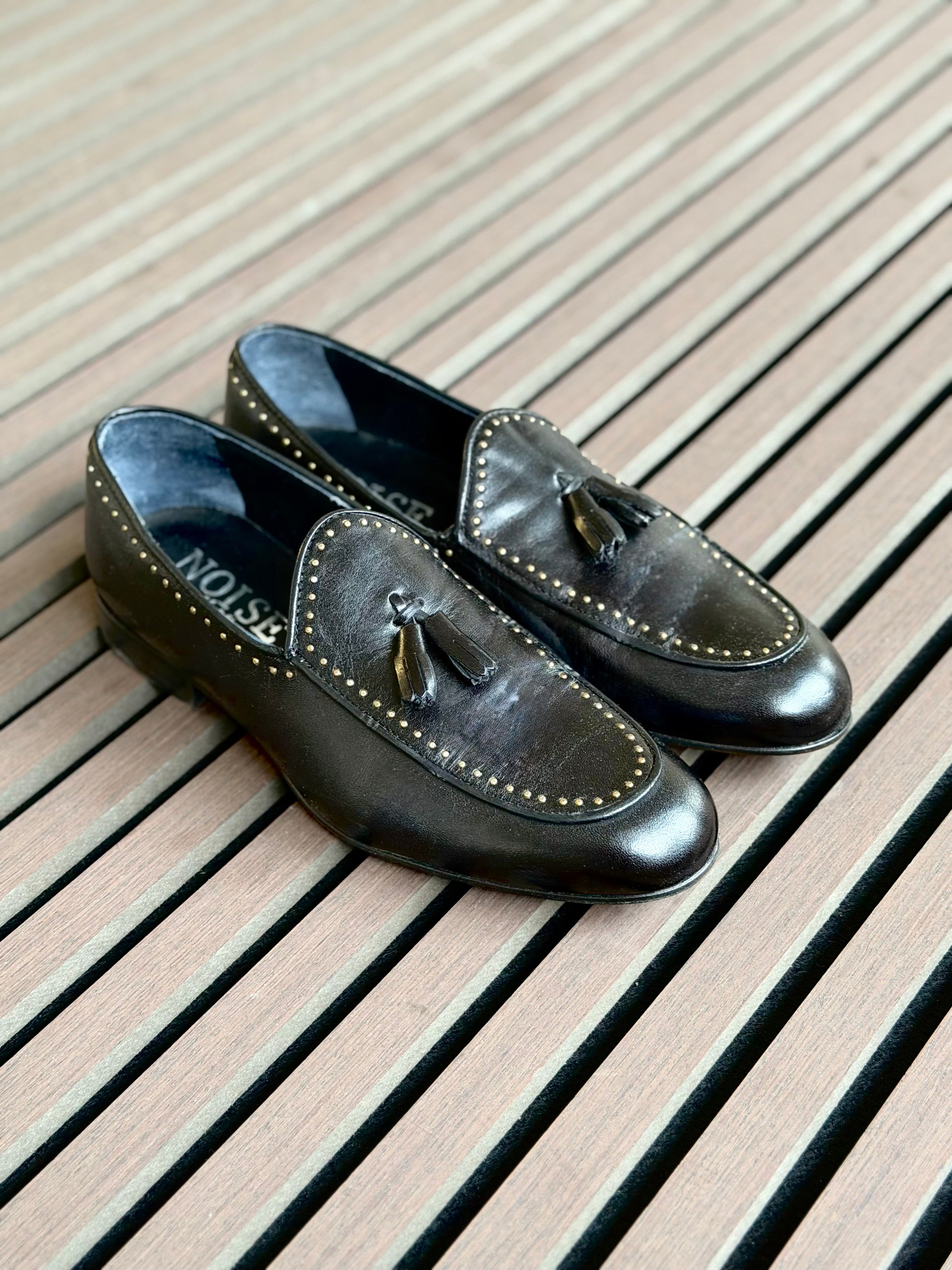 STUDDED LEATHER MOCCASIN WITH TASSELS