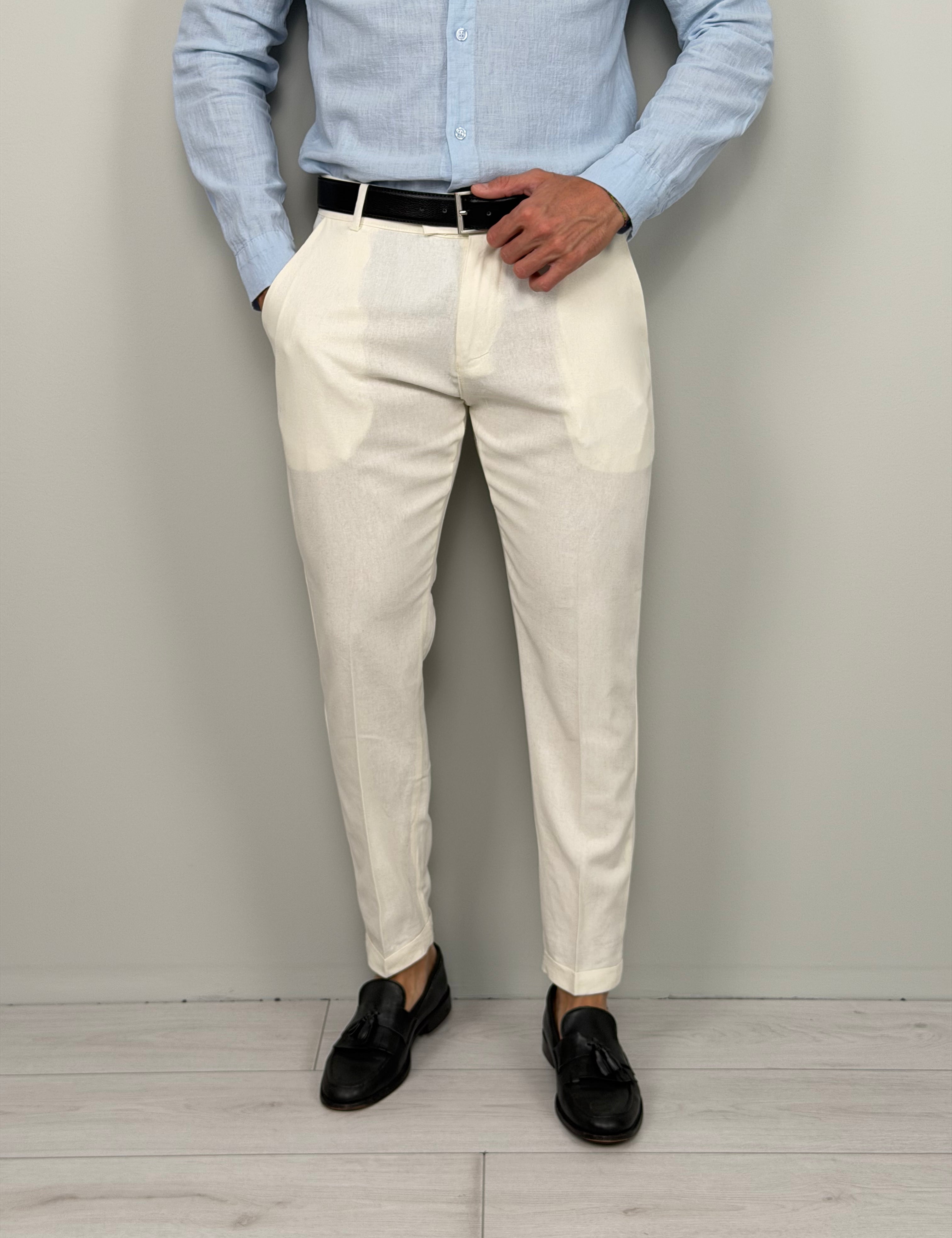 PANTALON IN MOD CAPRI CU RĂSFRÂNGERE