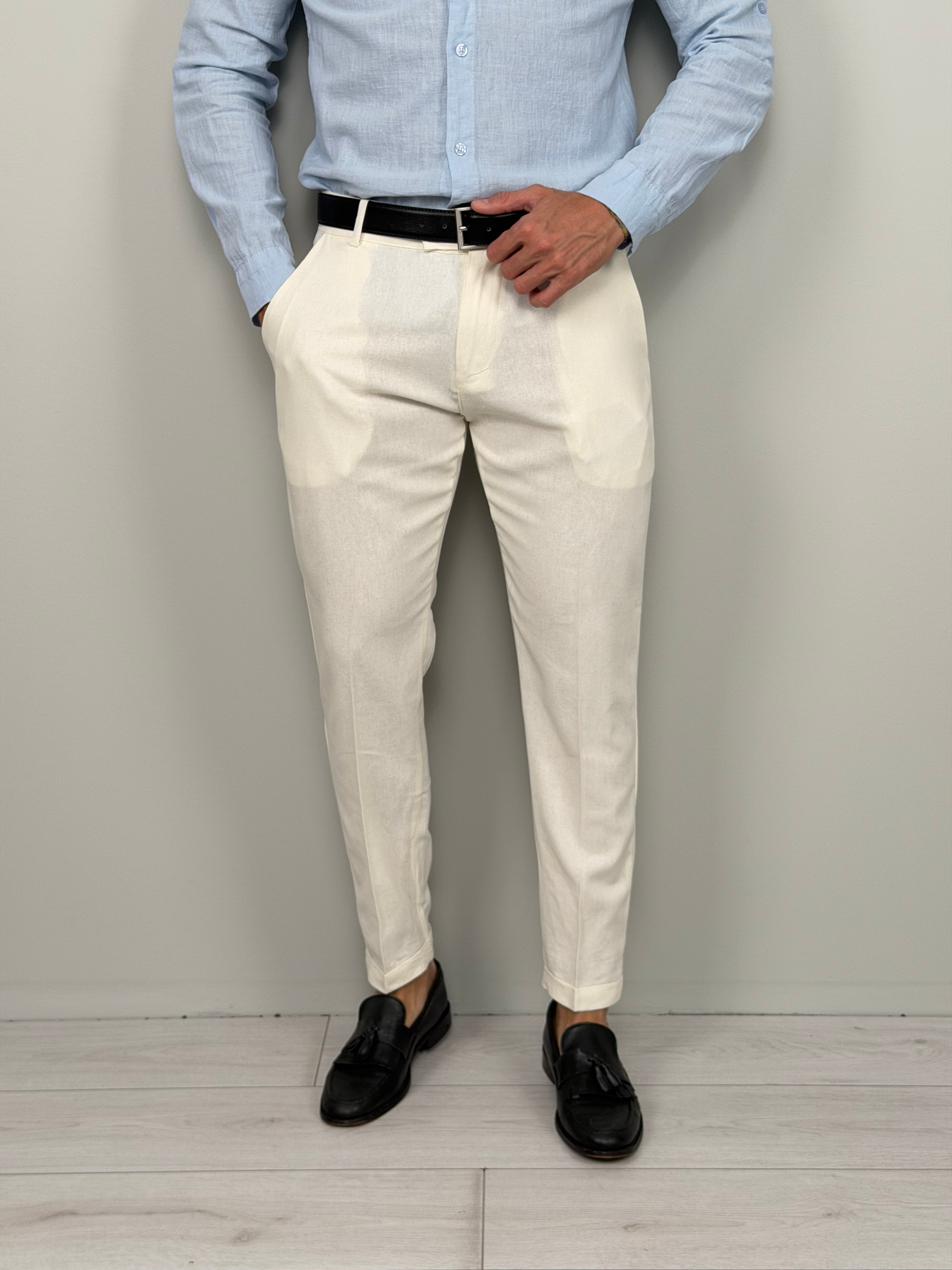 Pantalón de lino modelo Capri con vuelta