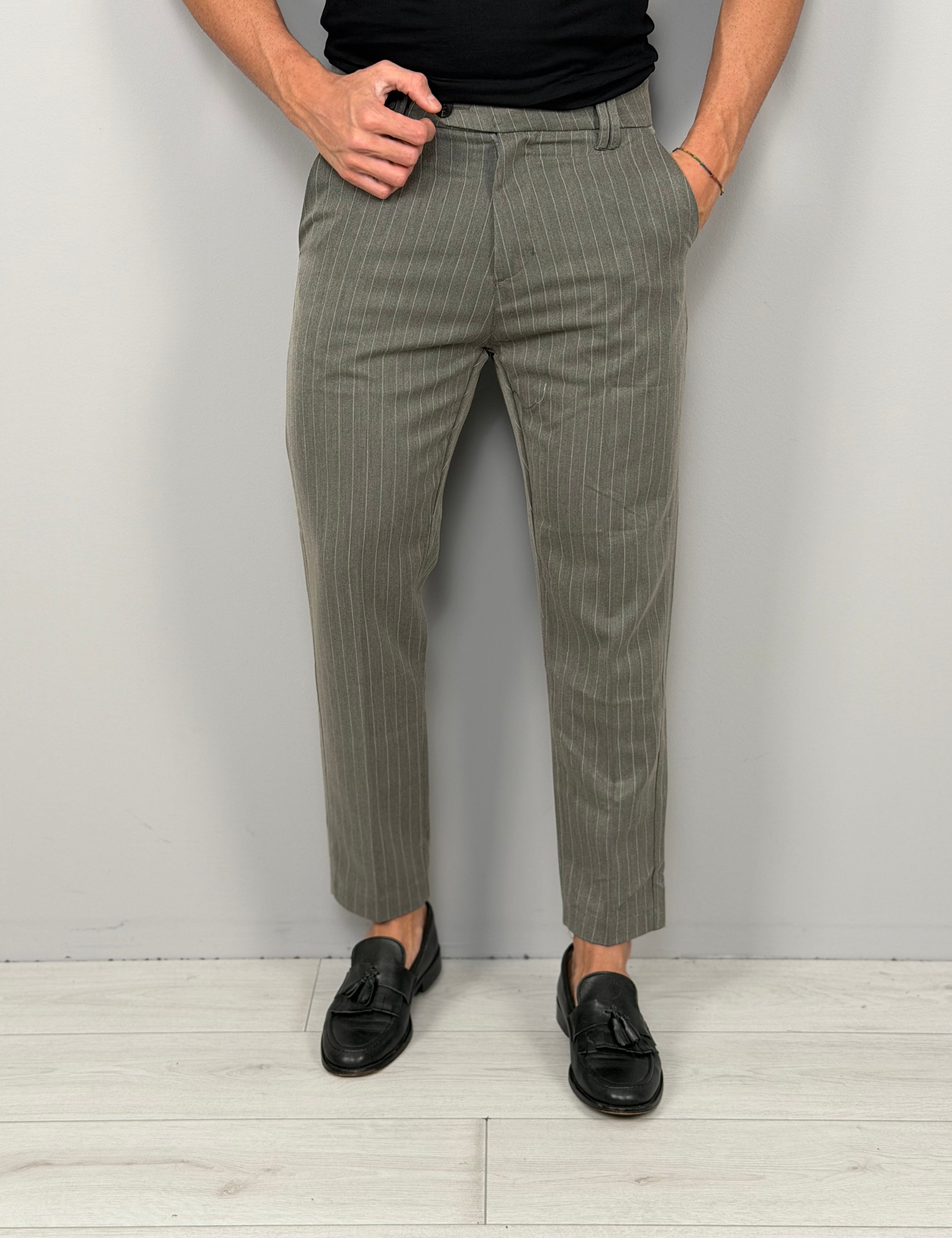 PANTALONE GESSATO TASCHE DIETRO