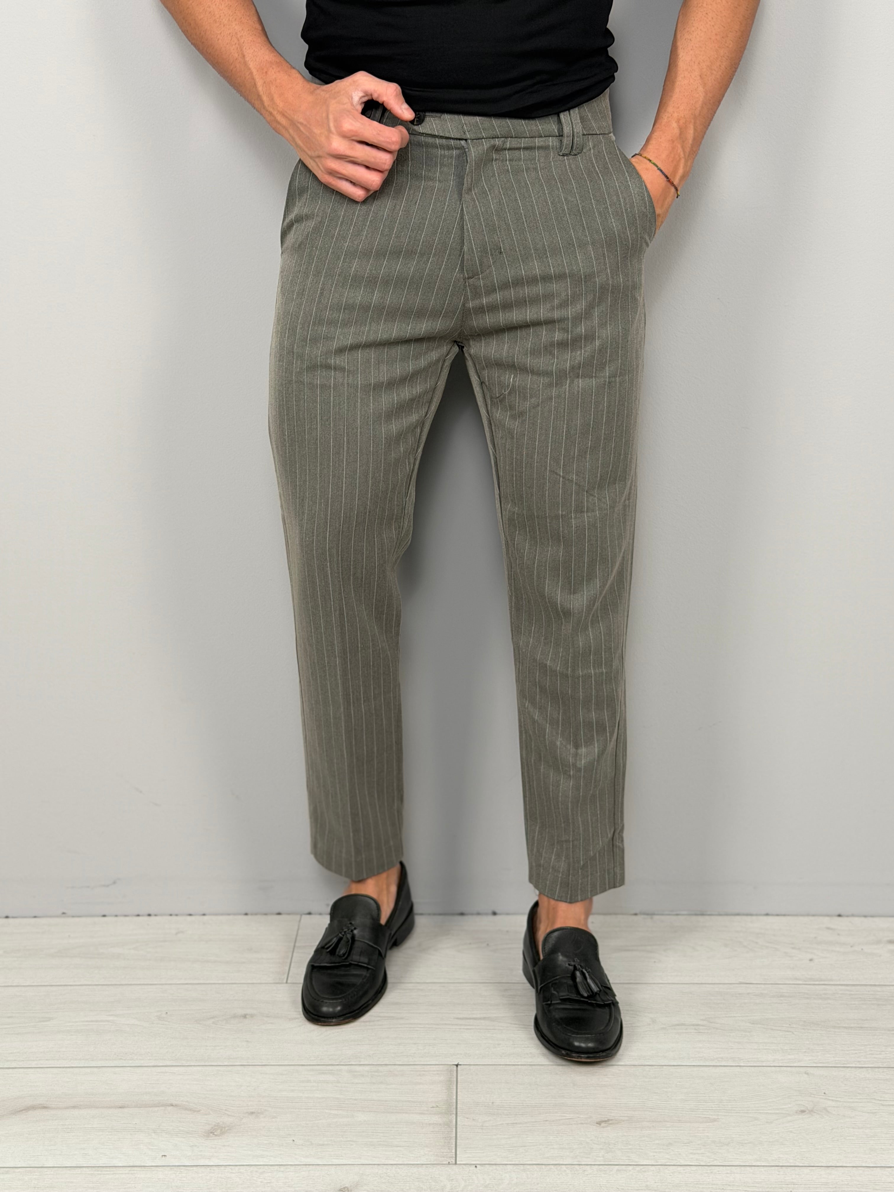 PANTALONE GESSATO TASCHE DIETRO